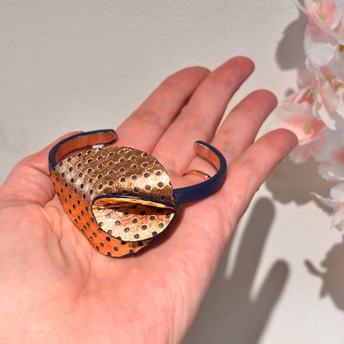 Manchette Fleur de Cuir Capri